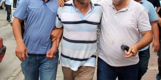 Kayınbabasının Evini Basıp Boşanmak Üzere Olduğu Eşini Rehin Aldı