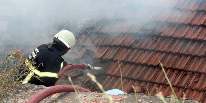Metruk Evde Çıkan Yangın Paniğe Sebep Oldu