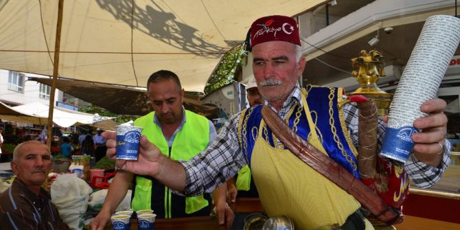 Pazarcıyı Serinleten İkram