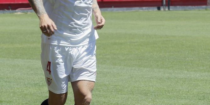 Kjaer Sevilla’ya İmzayı Attı