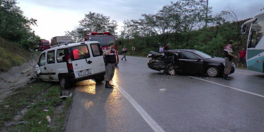 Kandıra-izmit Yolunda Kaza: 5’i Çocuk 8 Yaralı