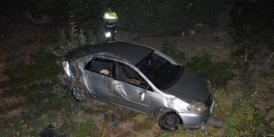 Otomobil Yayalara Çarptı: 4 Yaralı