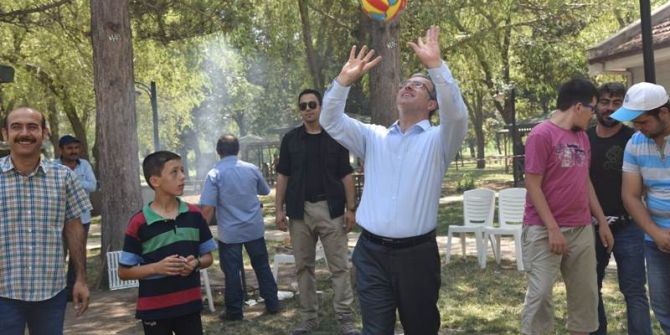 Vali Toraman, Özel Çocuklarla Piknikte Top Oynadı