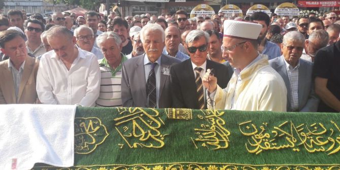 Çiftlikteki Patlamada Hayatını Kaybeden Eski Bakanın Kardeşine Son Görev