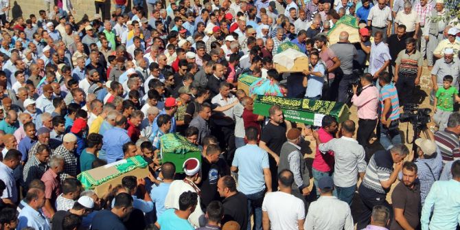 Trafik Kazasında Ölen 6 Kişilik Gurbetçi Aile Defnedildi