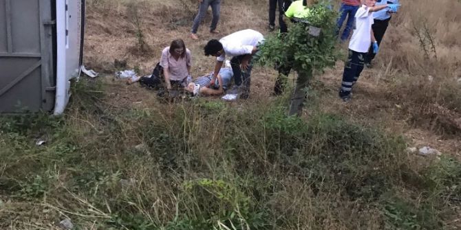 Midibüs Tırla Çarpıştı: 30 Yaralı