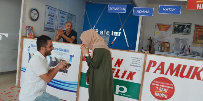 Biletinde Sorun Olunca Otobüsten İndi Evlilik Teklifi Aldı
