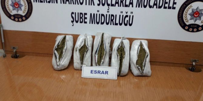 Otomobilin Motor Kaputunda Uyuşturucu Sevkiyatı