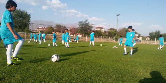 Erzincan Belediyesi Yaz Futbol Okulu