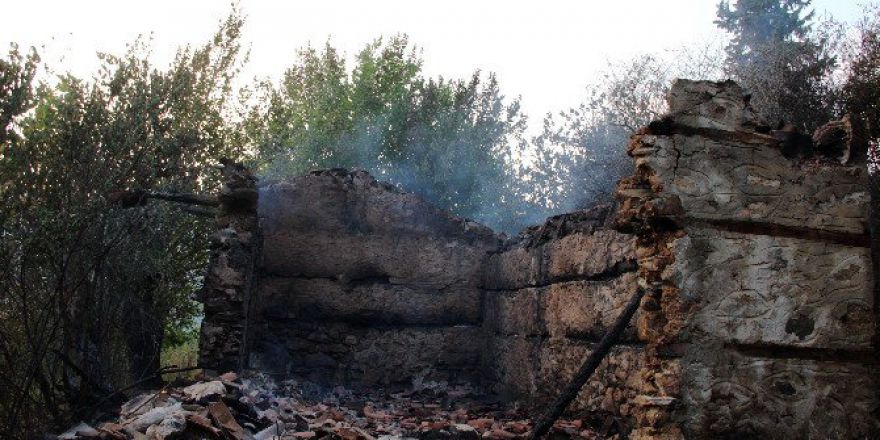 Öğle Saatlerinde Çıkan Orman Yangını 6 Saat Sonra Kontrol Altına Alınabildi