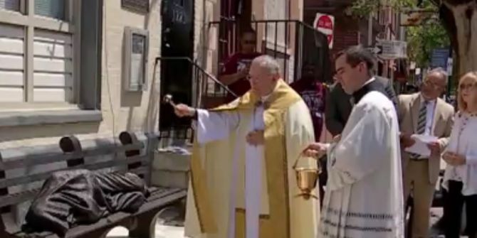 Abd’de Yapılan Evsiz Adam Heykeli Tartışmalara Yol Açtı