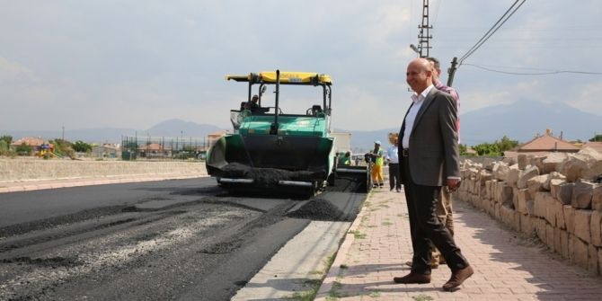 Boztepe Mahallesinde Asfalt Çalışmaları Sürüyor