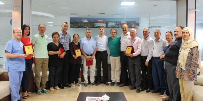 Hastanenin 25 Yıllık Personeline Plaket