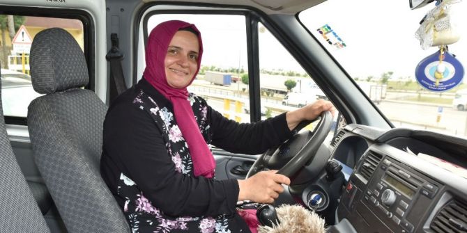 Trabzon’da Ayın Şoförü 18 Yıldır Öğenci Servisi Şoförlüğü Yapan Ayşe Beşir Oldu