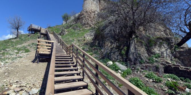 Kozluk Hezo Kalesi Çevre Düzenlemesi Ve Aydınlatma Projesi Sona Erdi