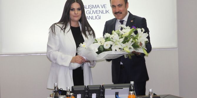 Ahid’den Bakan Sarıeroğlu’na ’Hayırlı Olsun’ Ziyareti