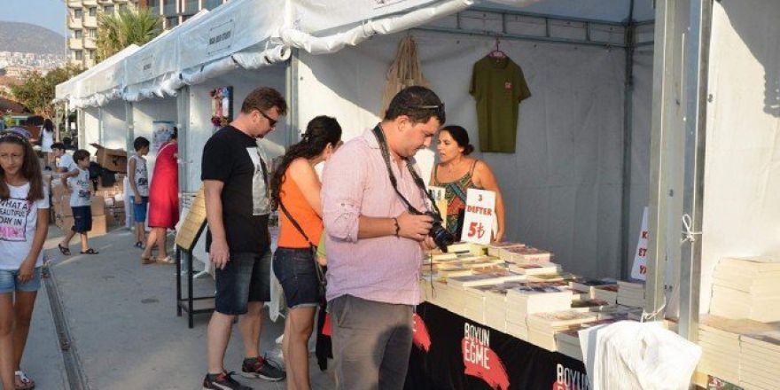 Kuşadası 3. Geleneksel Kitap Ve Edebiyat Günleri Başladı
