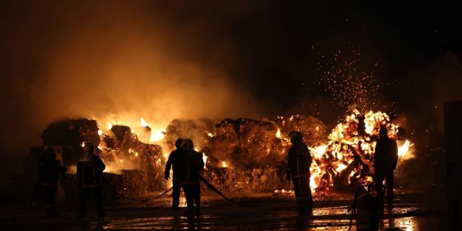 Yenimahalle Belediyesi Hurdacılar Yangınına Müdahale Etti