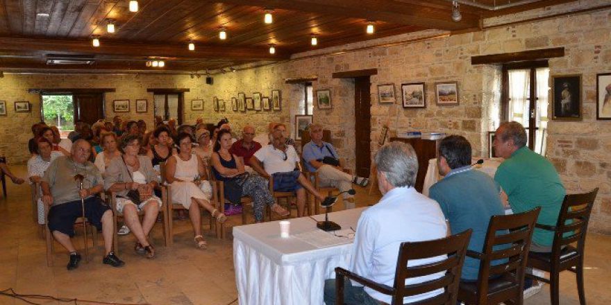 Kuşadası’nda “Mizah Ve Edebiyat“ Konulu Panel Yapıldı