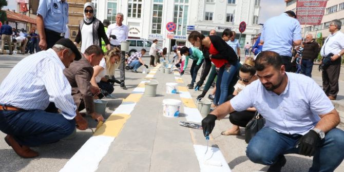 Yozgat’ta Kaldırım Boyama Etkinliği Yapıldı