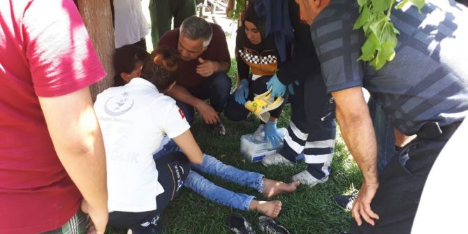 Otomobilin Çarptığı Kız Çocuğu Yaralandı