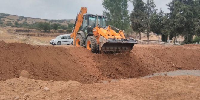 Kula’nın Yeni Mezarlık Alanı Gömüye Hazır Hale Getirildi