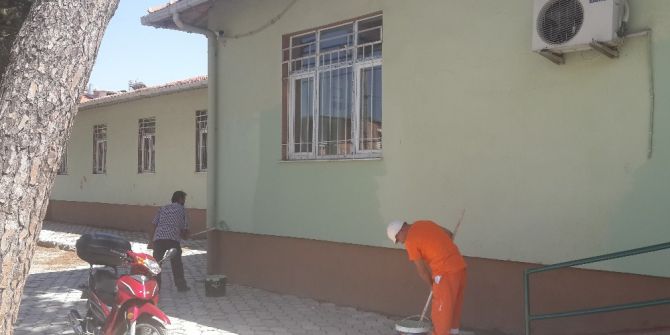 Bergama’da Kamu Kurumları Hükümlüler Tarafından Boyanıyor