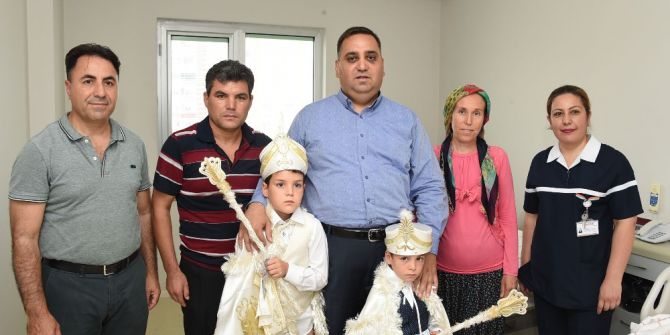 Tarsus’ta Çocuklar Sünnet Ettiriliyor