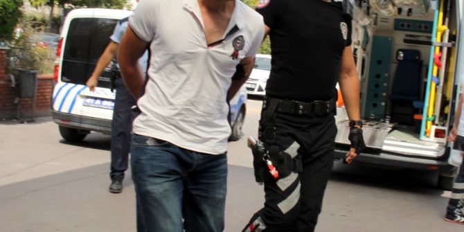 Hapse Girmemek İçin Sahte Kimlik Çıkardı, Kimlik Bilgilerini Kağıda Yazdı