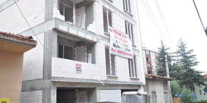 İnşaattan Düşen Ağabey İle Kardeşi Yaralandı