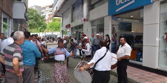 Başkandan Sünnet Olan Çocuklara Bisiklet Hediyesi