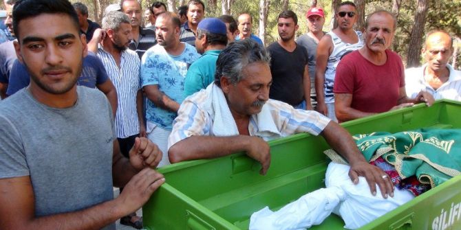 Mersin’de Yangında Ölen Çocuklar Toprağa Verildi