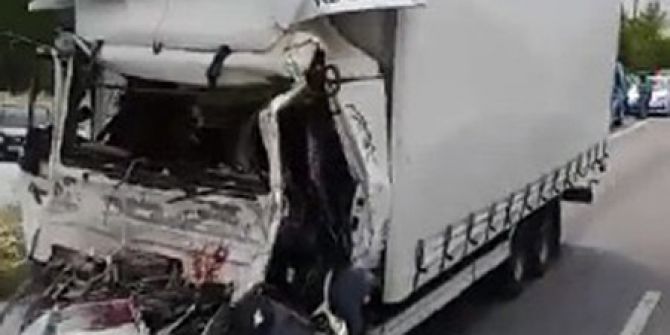 Kamyon, Mermer Yüklü Tıra Çarptı: 1 Yaralı