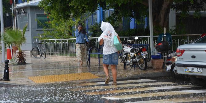 Ortaca’da sağanak yağış etkili oldu