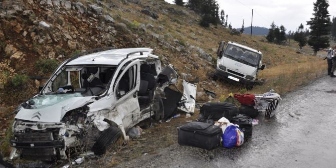 Seydişehir’de iki ayrı kazada 12 kişi yaralandı