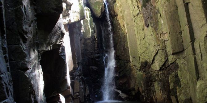 Kayalıdere Şelaleleri görenleri kendisine hayran bırakıyor