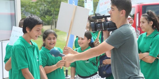 Aşırı nemden etkilenen sokak hayvanları için sokaklara su kabı bıraktılar