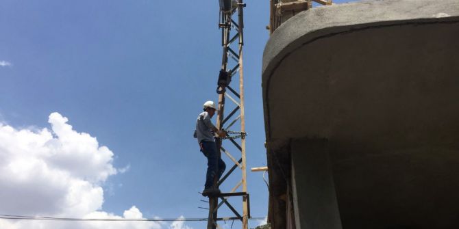 Kışın eksi 36 derecede çalışıyor, yazın ise 41 derecede ter döküyorlar