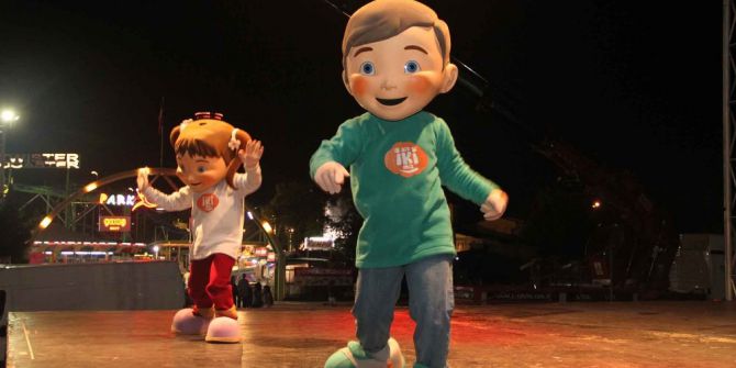 Arda ile Ceren çocuklarla buluştu