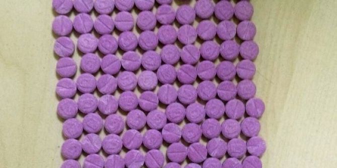 Şüpheli araçtan uyuşturucu hap çıktı