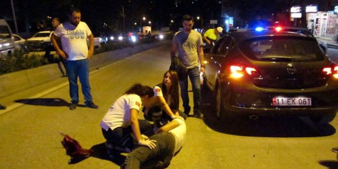 Motosiklet ile otomobil çarpıştı; 1 yaralı