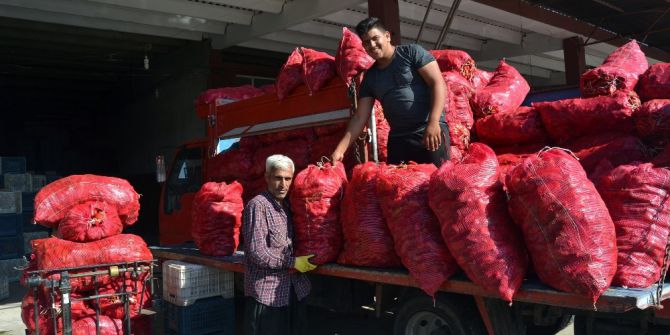 Adana’da sezonun ilk salçalık biber satışlarına başlandı