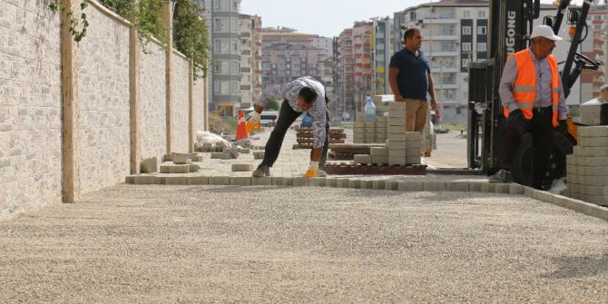 Batman’da son 10 ayda, 240 bin 286 metrekare parke taşı döşendi