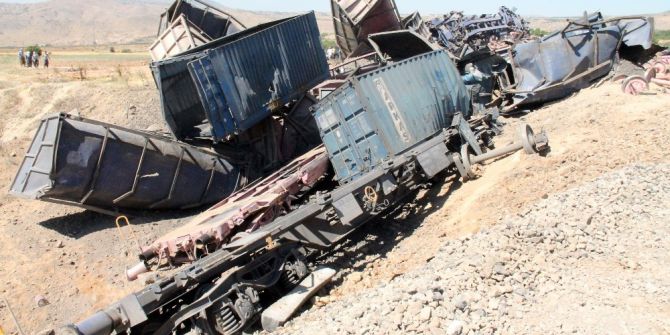 Elazığ’da 2 makinistin öldüğü trenin enkazı kaldırılıyor