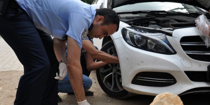 Park halindeki lüks otomobilin kaportasından 36 kilo esrar çıktı