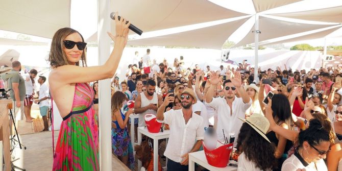 Gülşen: “Bebeğimi uyutup sahneye çıkıyorum”