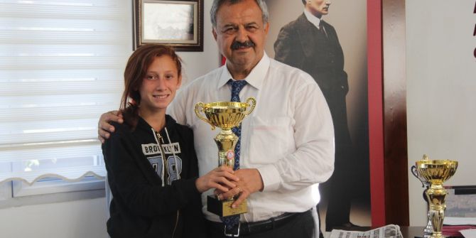 Burhaniyeli sporcu madalyaya doymuyor