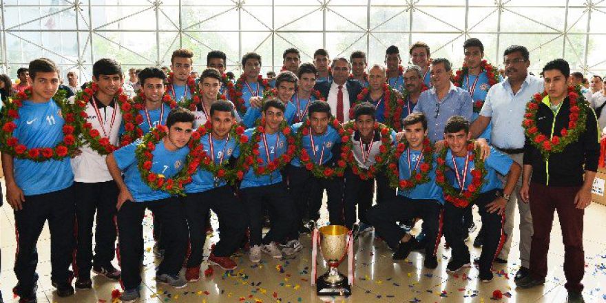 Şampiyon U17’ler Fenerbahçe’yle Karşılaşıyor