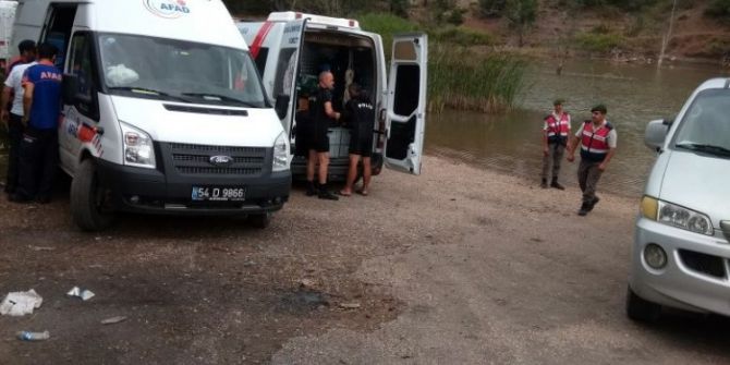 Afgan genç girdiği gölette boğuldu