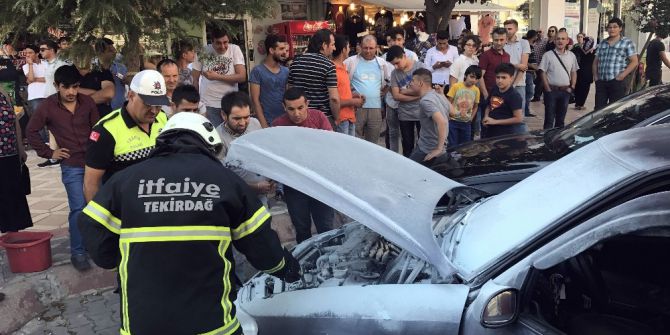 Yanan otomobile ilk müdahale vatandaştan geldi